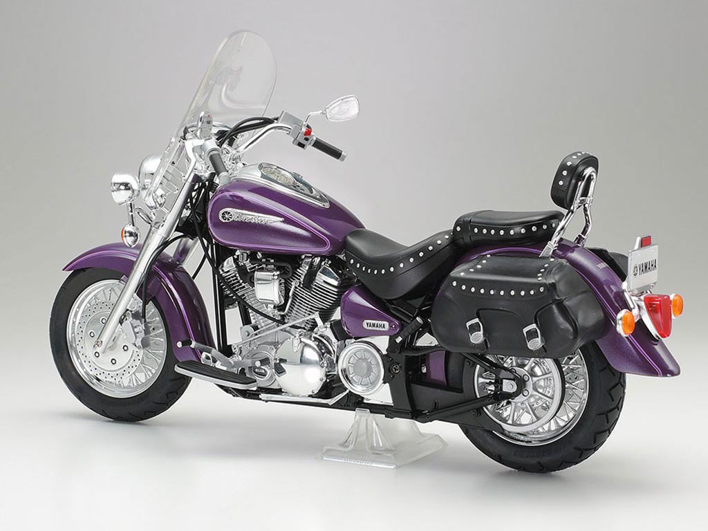 Tamiya 1/12 Yamaha XV1600 Roadstar Custom Kit 14135