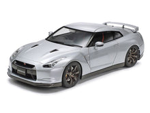 Load image into Gallery viewer, Tamiya 1/24 Nissan GT-R